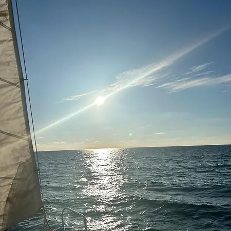 La Regina Botel